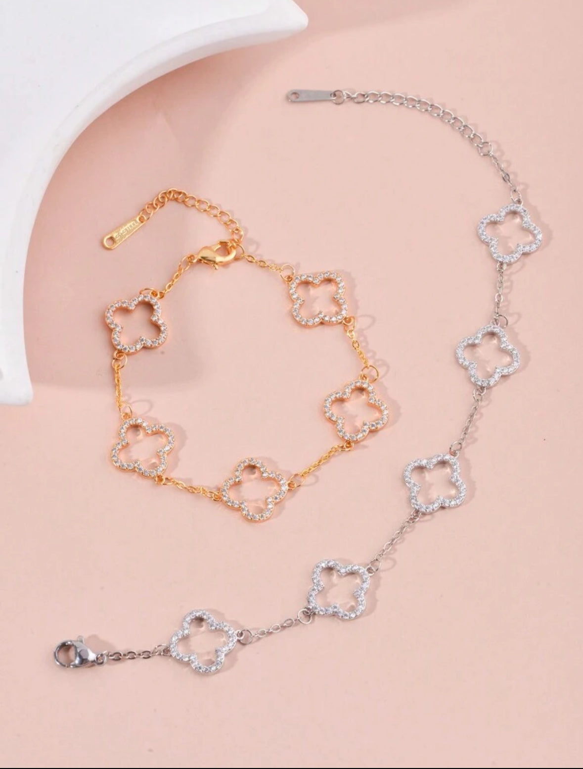 Elegant Clover Bracelet