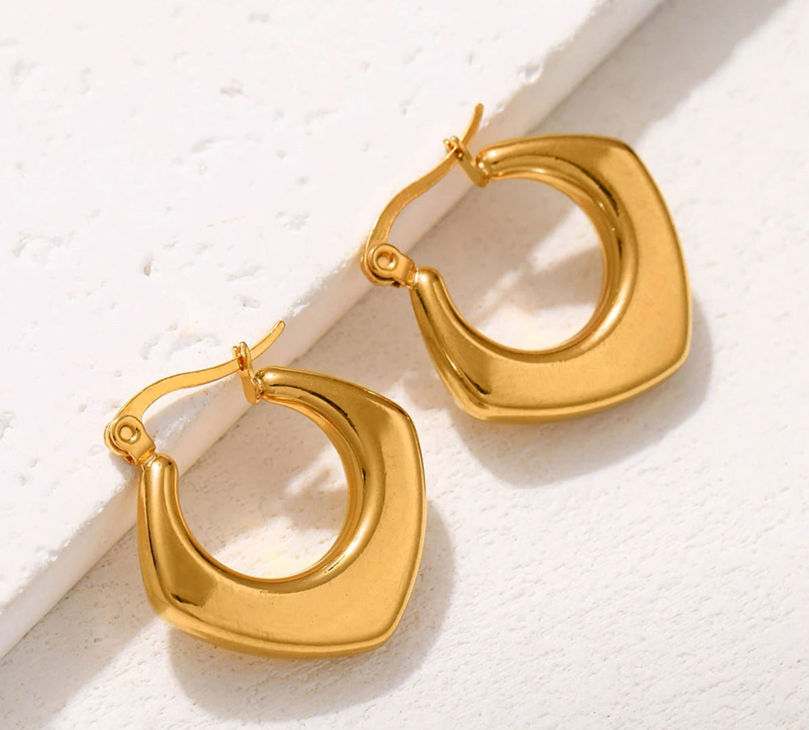 Luna Hoops Earring